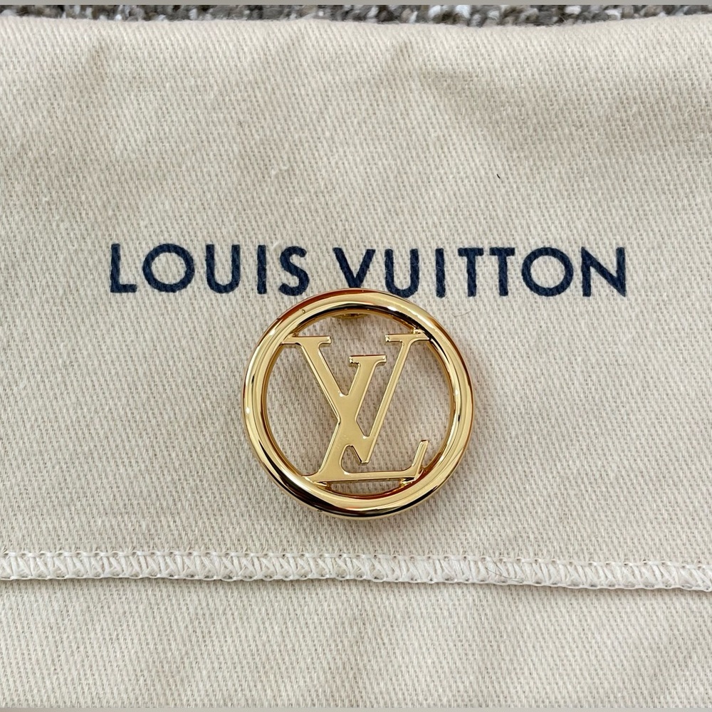 Louis Vuitton LV Pochette Coussin Charm Gold